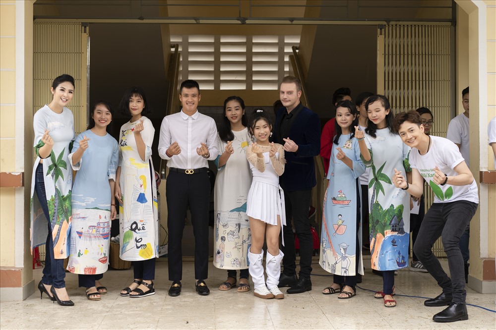 Các nghệ sĩ hào hứng tham gia sự kiện ý nghĩa.