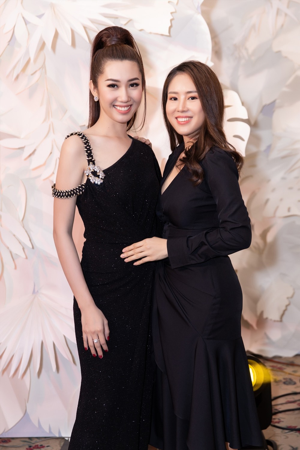 Lê Phương hội ngộ với bạn diễn trong “Gạo nếp gạo tẻ“.