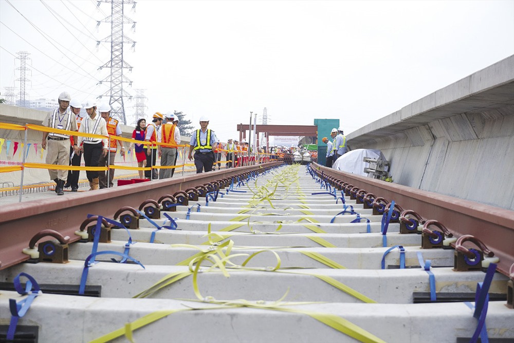 Gần 3km đường ray tuyến metro đã được lắp đặt xong. Ảnh: M.Q