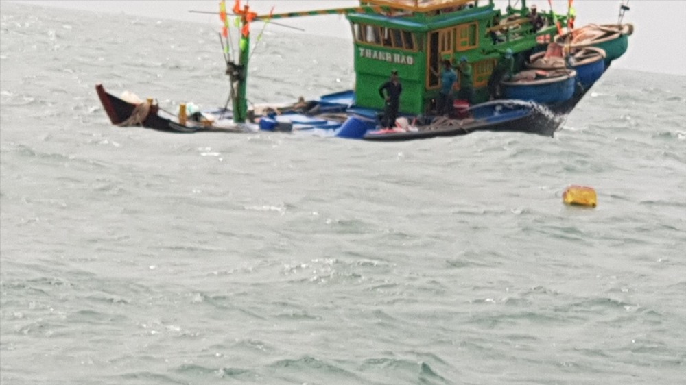 Tàu cá gặp nạn