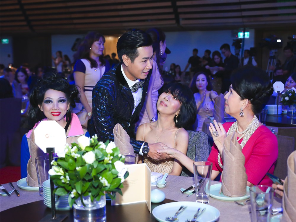 Anh bày tỏ sự ngưỡng mộ trước vẻ đẹp bất chấp thời gian của nữ hoàng ảnh lịch - Diễm My.