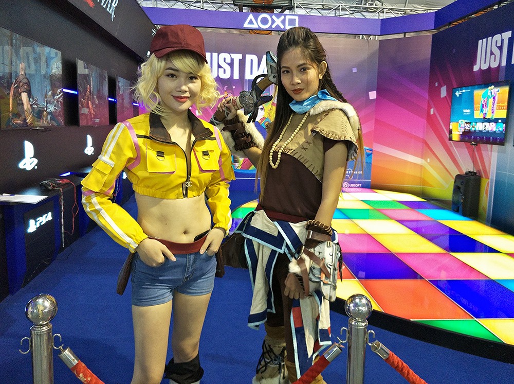 Thi hóa trang thành nhân vật game (Cosplay).