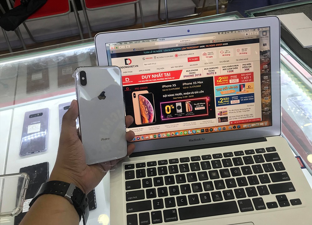 Chiếc iPhone 2018 vừa được Di Động Việt đập hộp.