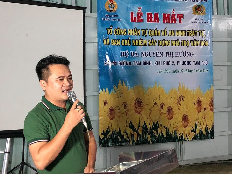 Công nhân tham gia tổ công nhân tự quản góp phần đảm bản an ninh trật tự trên địa bàn