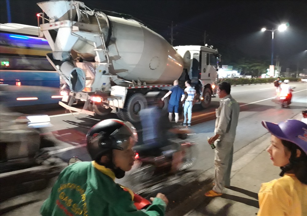 Xe bồn trộn bê tông liên quan tới vụ tai nạn.