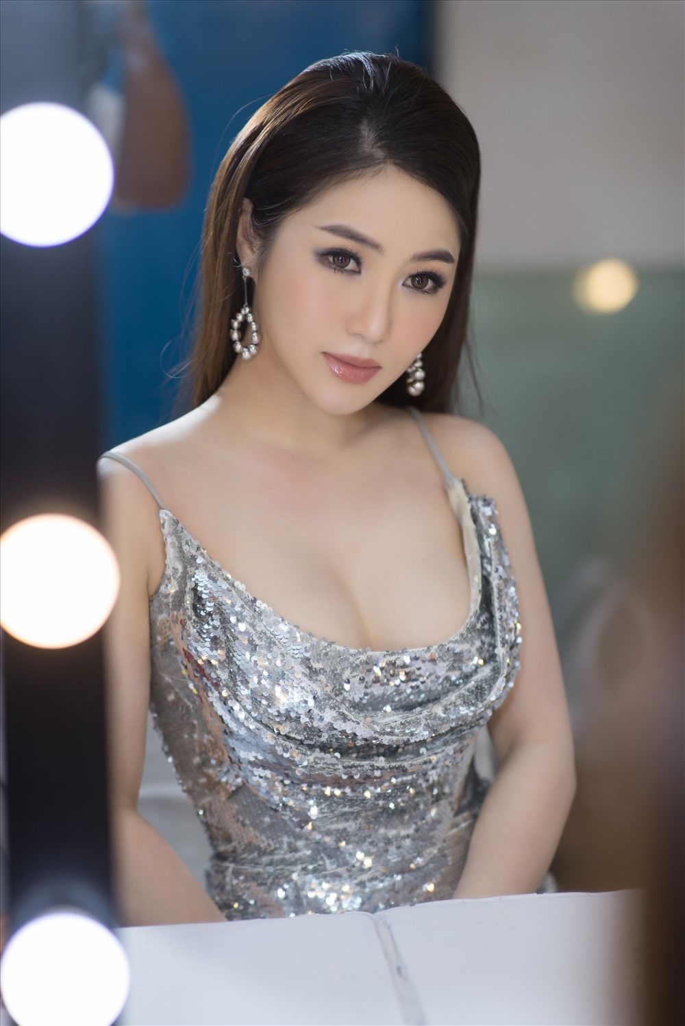 Hương Tràm miệt mài chạy sô sau liveshow “Hộp thư số 1“. Ảnh: Đạt Nguyễn.