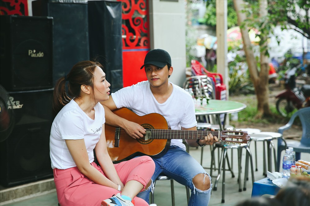 Tham gia cùng chuyến đi từ thiện lần này còn có nam diễn viên Mai Tài Phến.