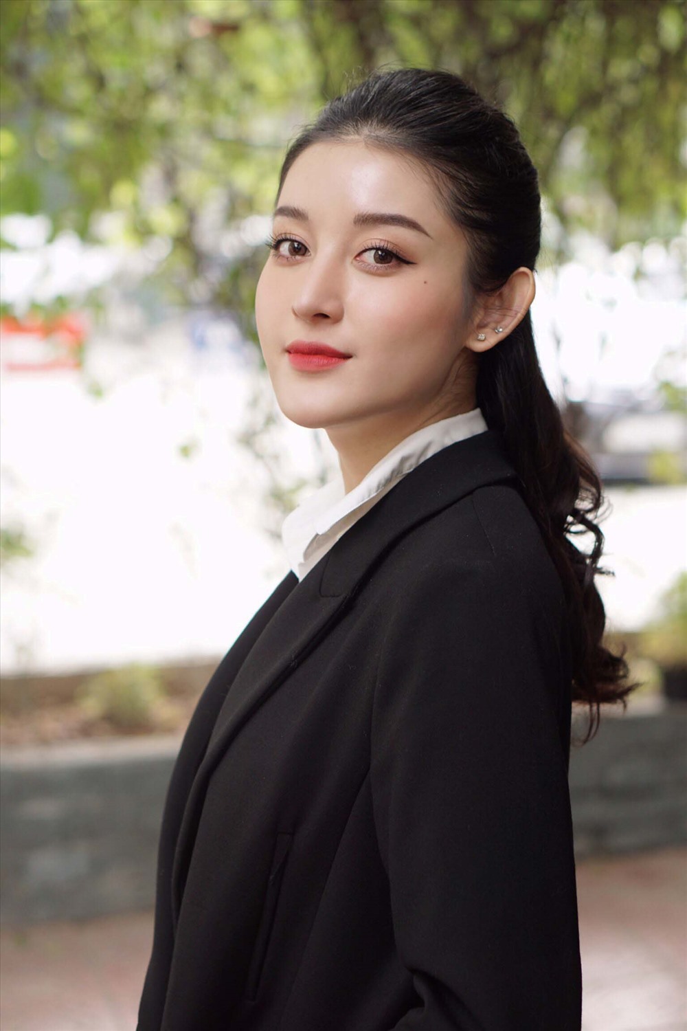Tuy bị dị ứng, Á hậu Huyền My vẫn cố gắng thực hiện chuyến từ thiện Tết dành cho các bệnh nhân tại Bệnh viện Nhi TW. Ảnh: NVCC.