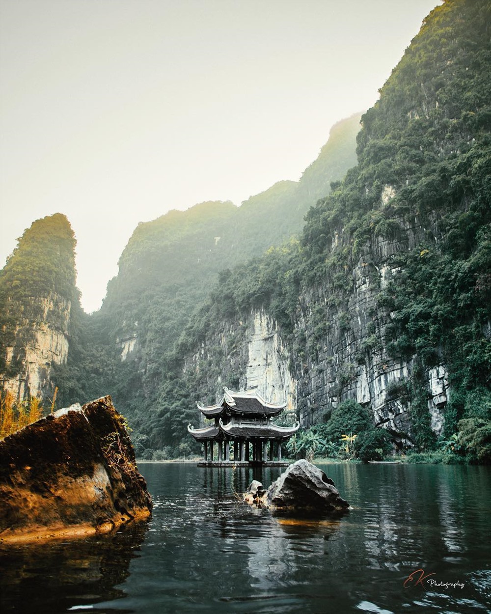 Tràng An được mệnh danh là Vịnh Hạ Long trên cạn