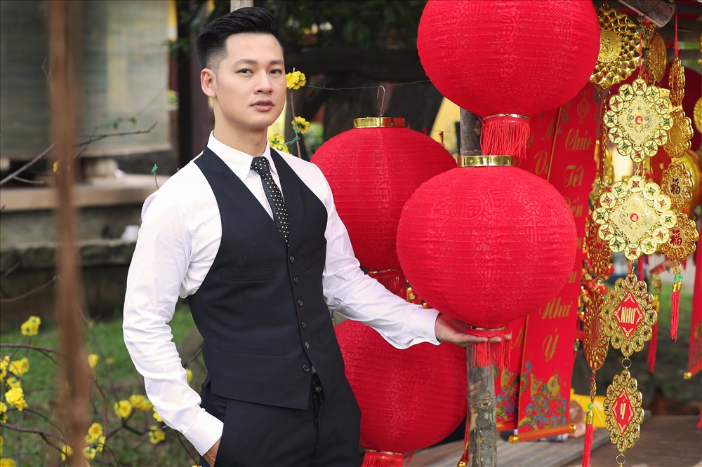 Ca sĩ Đức Tuấn ra mắt MV 'Yêu” dành tặng cho những đôi yêu nhau. Ảnh: NVCC.