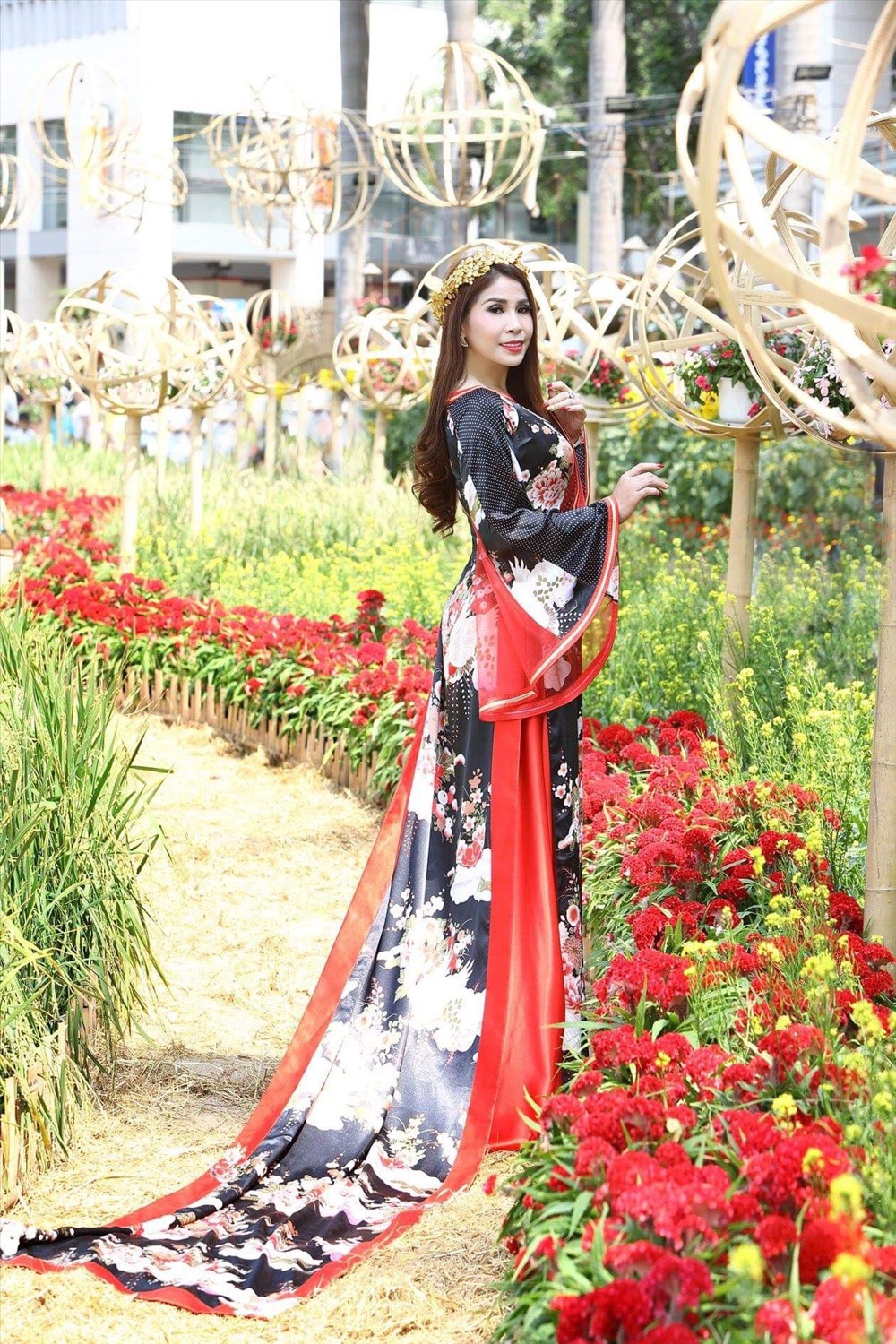 Đã lâu không xuất hiện trong làng giải trí, Lý Hương gây chú ý khi thể hiện giọng hát ngọt ngào.