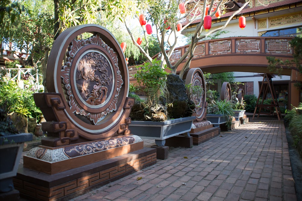 Những khu vườn xinh xắn tại chùa cũng có những cái tên đậm đà chất Phật giáo: Bát Nhã Viên, Vô Ưu Viên