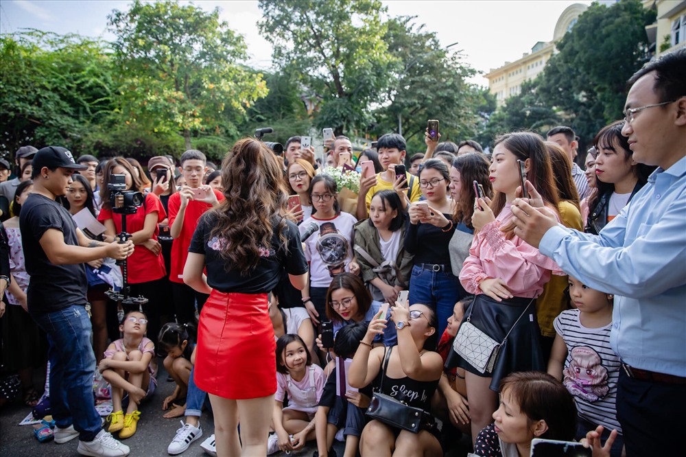 Nhiều bạn trẻ luôn coi Hương Tràm là hình mẫu để học tập và noi gương về những nỗ lực trong công việc.