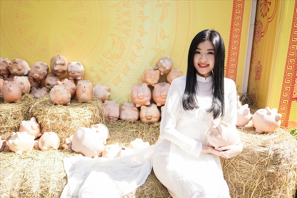 Lương Huyền Thanh sở hữu vẻ đẹp trong sáng và dịu dàng. Ảnh: Tô Thanh Tân.