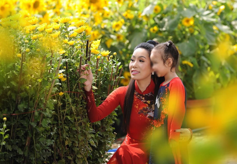 Trịnh Kim Chi vô cùng tự hào vì 2 cô con gái rất ngoan ngoãn và tình cảm.