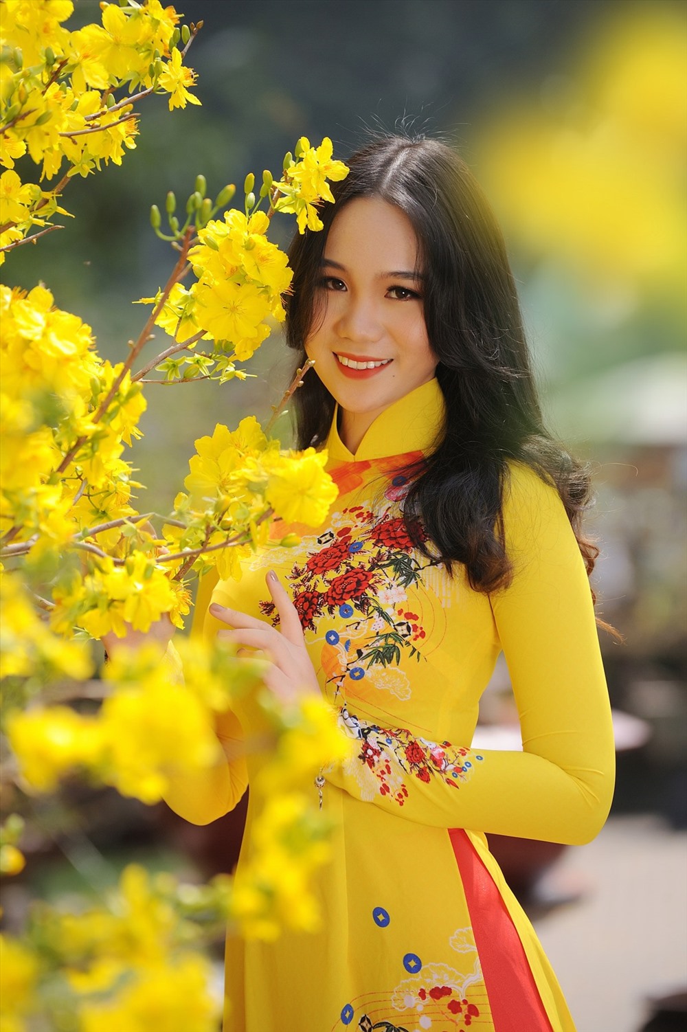 Con gái lớn của Trịnh Kim Chi gây chú ý bởi vẻ đẹp rạng ngời ở tuổi 16.