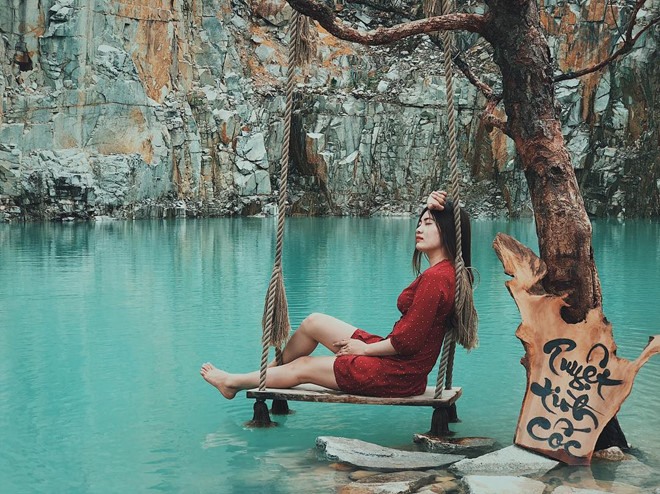 Làn nước trong xanh cùng phong cảnh hữu tình khiến Tuyệt tình cốc ở thành điểm thu hút giới trẻ tại Đà Lạt. Ảnh: @hnho2212.