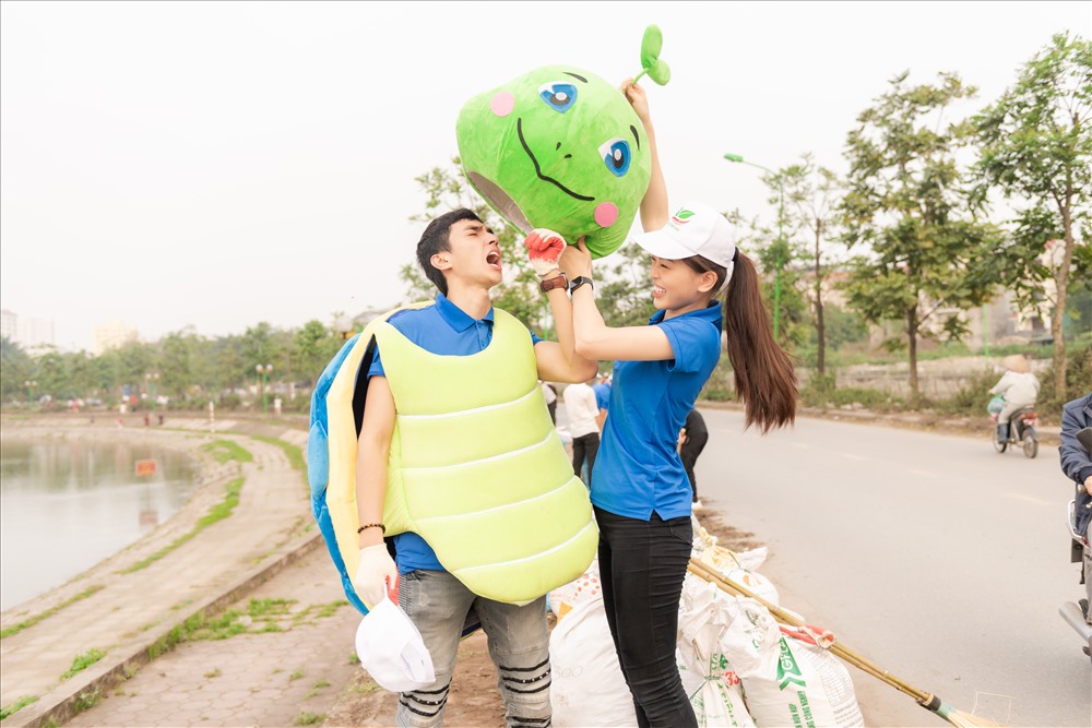 Và có những giây phút tinh nghich, trêu đùa nhau.