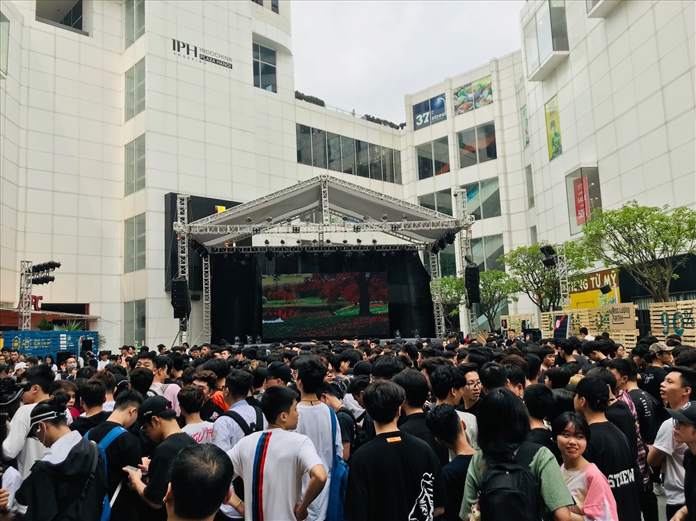Chiến dịch Tắt đèn - Bật ý tưởng 2019 thu hút hơn 8000 bạn trẻ tham gia.