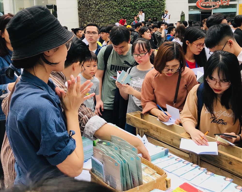 Các bạn trẻ được tham gia vào nhiều trò chơi mang ý nghĩa bảo vệ môi trường.