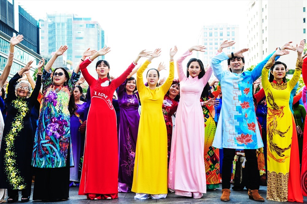 Các đại sứ áo dài.