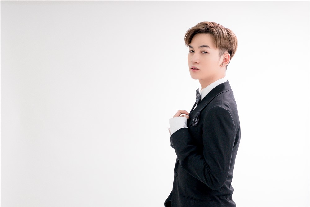 Sắp tới anh sẽ phát hành album đầu tay của mình.