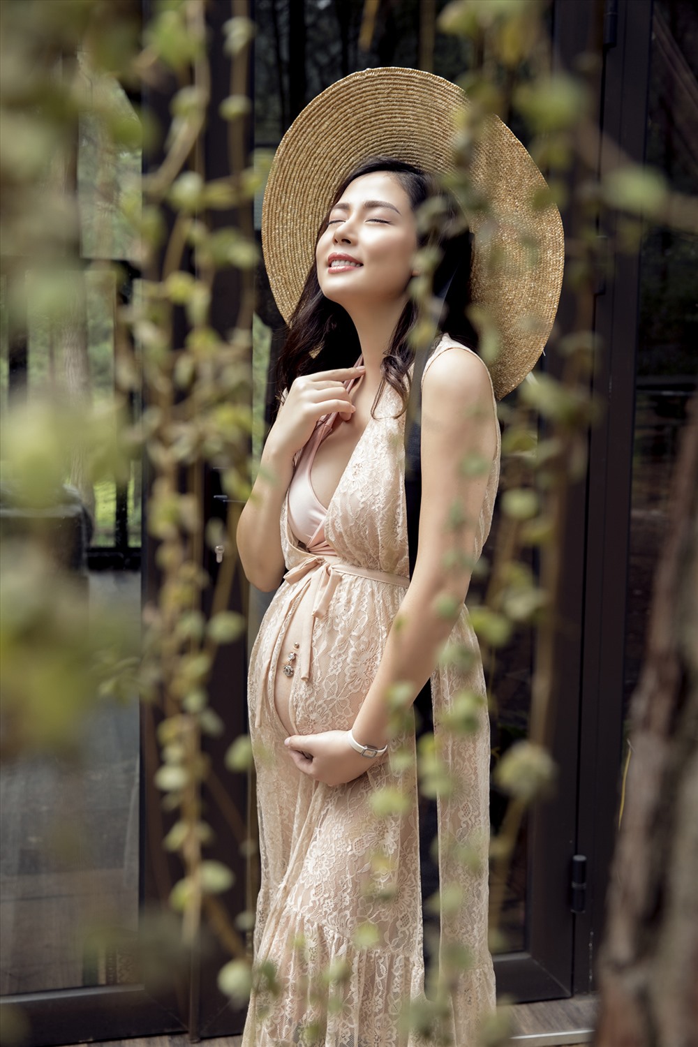 Trải qua nhiều khó khăn trong cuộc sống, hiện Ngọc Hiền hạnh phúc và mong chờ đón em bé thứ 3.
