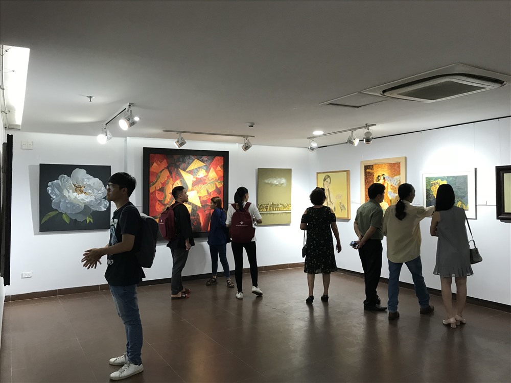 55 tác phẩm hội họa với sự tham gia của 40 họa sĩ được trưng bày tại triển lãm.