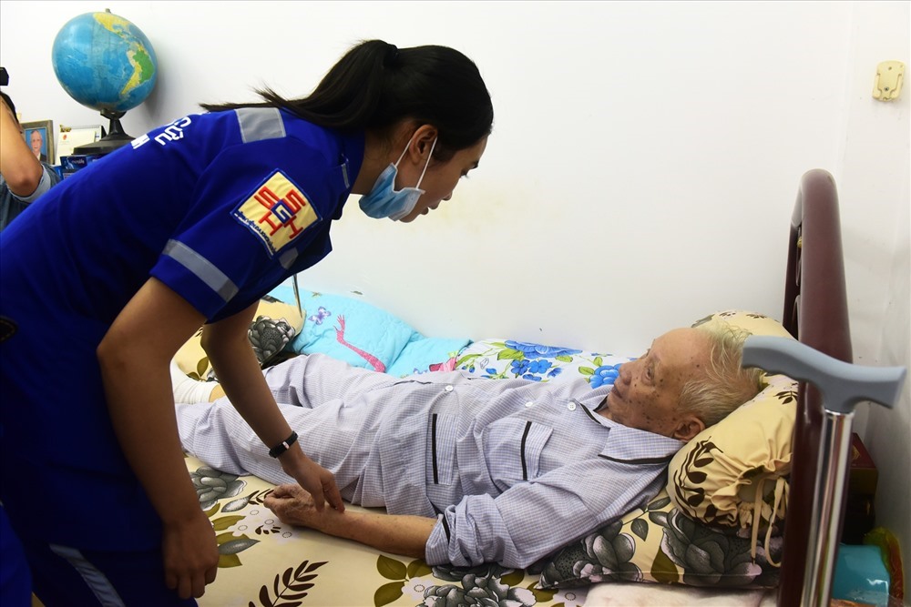 Bác sĩ kịp thời tiếp cận bệnh nhân nhờ xe hai bánh