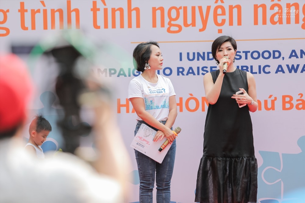 Nữ ca sĩ hải ngoài chia sẻ rằng, con trai cô cũng là một đứa trẻ tự kỷ, vì vậy, gia đình đã nỗ lực hết sức để giúp bé có cuộc sống