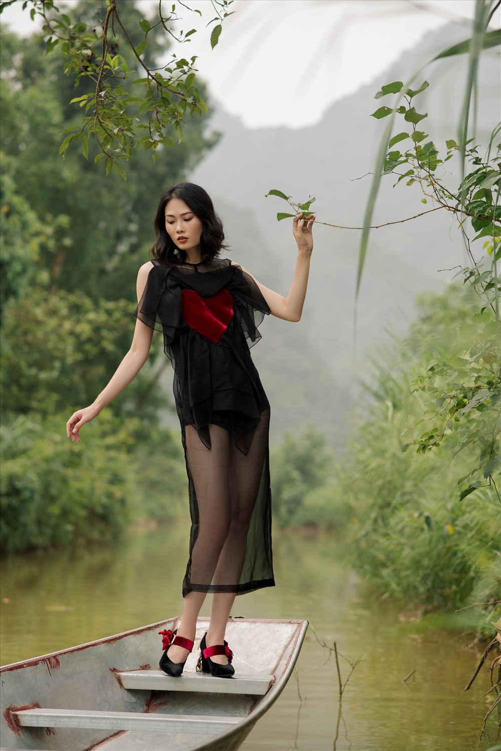 Sau thời gian chăm sóc gia đình, Quán quân Next Top quyết định trở lại với thời trang.