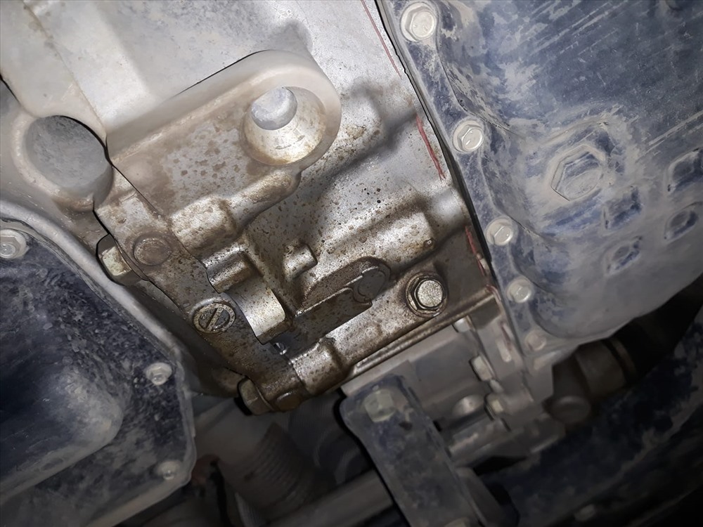 Nhiều chủ xe Xtrail bị rỉ thấm dầu đang “băn khoăn” trước giải đáp của hãng