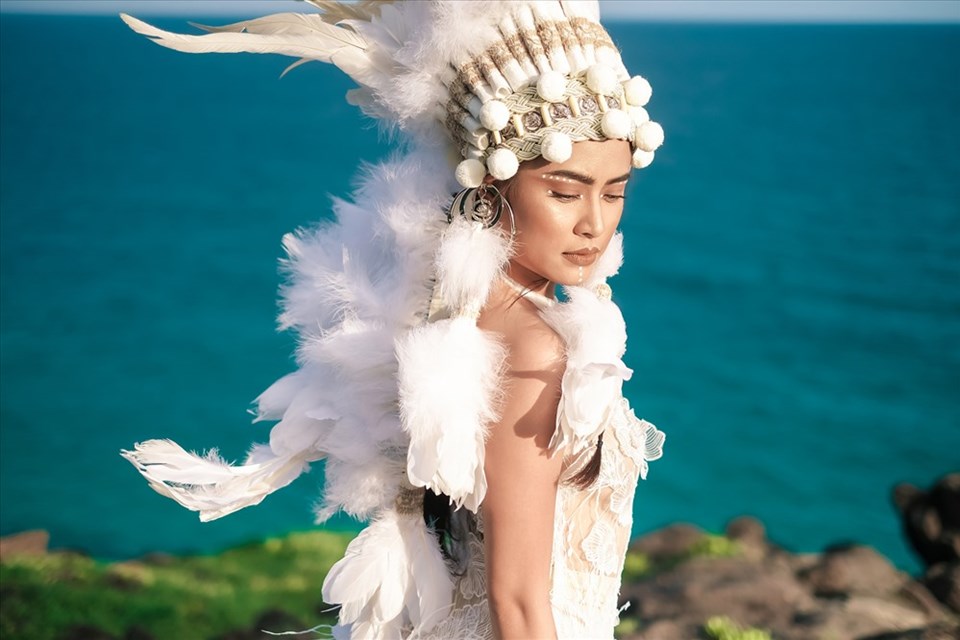 Hoàng Thùy Linh: “Trong từ điển của tôi không có từ sợ” Hoàng Thùy Linh: “Trong từ điển của tôi không có từ sợ”