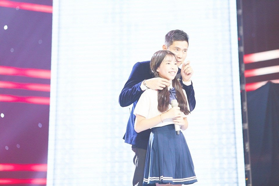 Nhạc sĩ Hồ Hoài Anh nói gì về "Tiểu Thuỳ Chi" - giọng ca đang "gây bão" tại The Voice Kids 2018 Nhạc sĩ Hồ Hoài Anh nói gì về "Tiểu Thuỳ Chi" - giọng ca đang "gây bão" tại The Voice Kids 2018