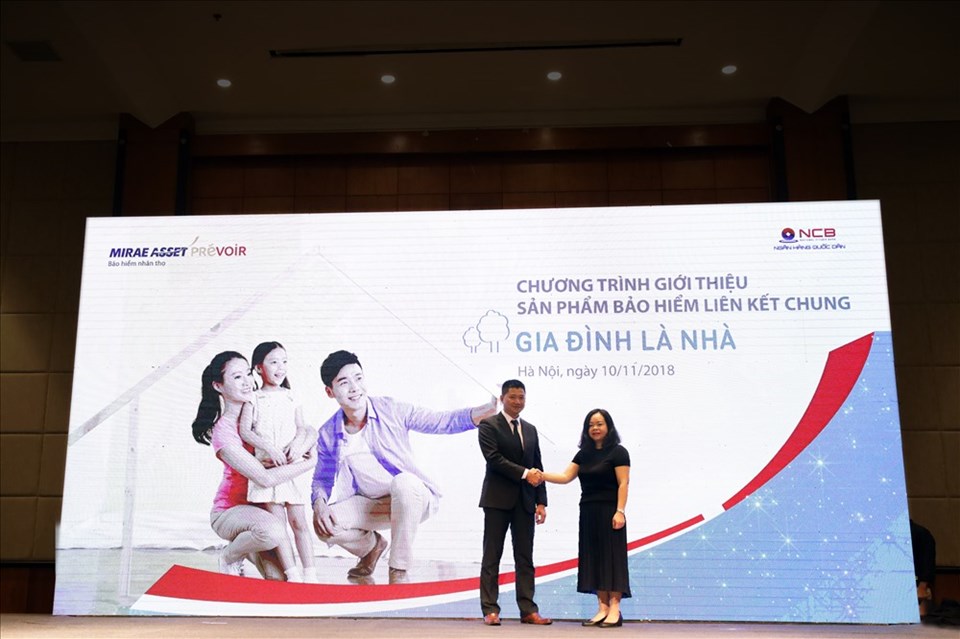 Lễ ra mắt sản phẩm bảo hiểm nhân thọ “Gia Đình Là Nhà”. Lễ ra mắt sản phẩm bảo hiểm nhân thọ “Gia Đình Là Nhà”.