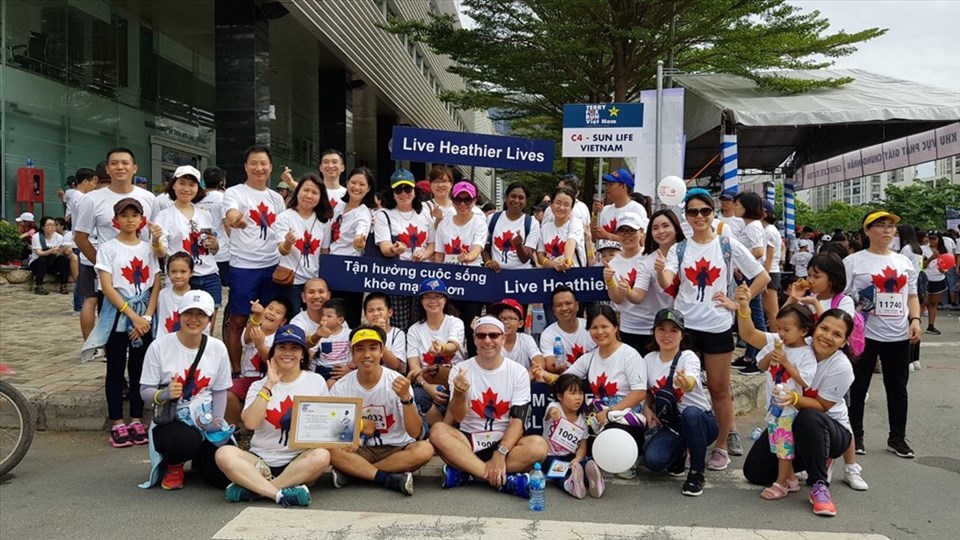 Các tư vấn tài chính, nhân viên của Sun Life Việt Nam cùng người thân tham gia chạy bộ từ thiện Terry Fox Run 2018. Các tư vấn tài chính, nhân viên của Sun Life Việt Nam cùng người thân tham gia chạy bộ từ thiện Terry Fox Run 2018.