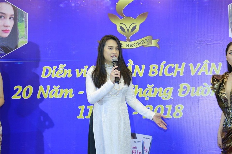 Nữ diễn viên phim Hướng nghiệp tái xuất với tập thơ, kịch bản điện ảnh Nữ diễn viên phim Hướng nghiệp tái xuất với tập thơ, kịch bản điện ảnh