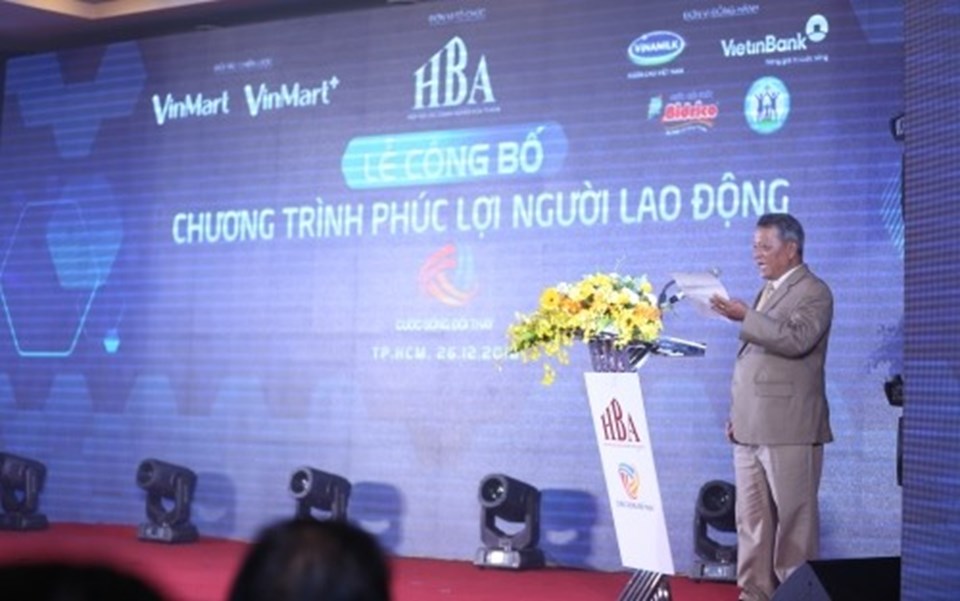 Ông Nguyễn Văn Bé - Chủ tịch hiệp hội HBA phát biểu khai mạc chương trình. Ông Nguyễn Văn Bé - Chủ tịch hiệp hội HBA phát biểu khai mạc chương trình.