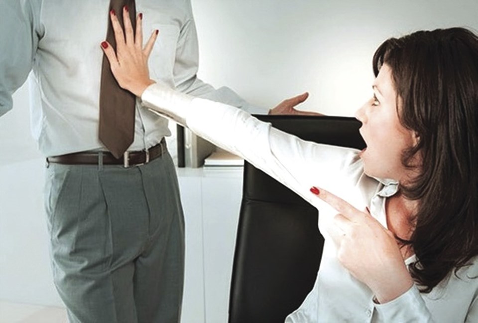 Cần lên tiếng với những hành vi quấy rối tình dục nơi công sở - Ảnh: Ohay.tv Cần lên tiếng với những hành vi quấy rối tình dục nơi công sở - Ảnh: Ohay.tv