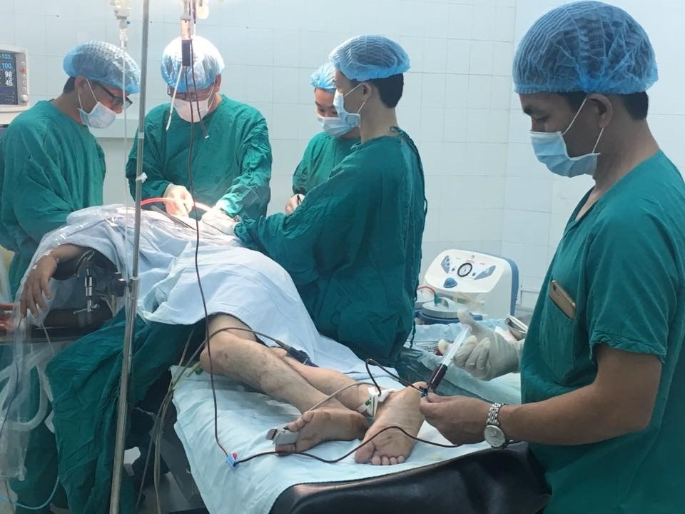 Bệnh nhân được ê kíp bác sĩ Bệnh viện Đa khoa Bình Phước phẫu thuật. Bệnh nhân được ê kíp bác sĩ Bệnh viện Đa khoa Bình Phước phẫu thuật.