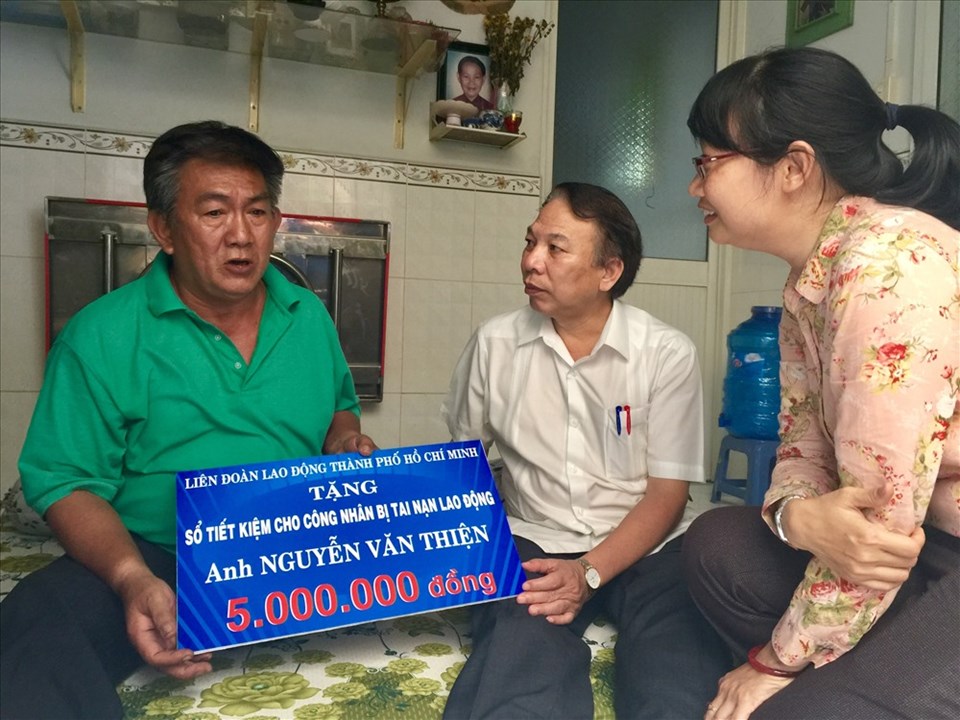 Phó Chủ tịch Tổng LĐLĐ VN Mai Đức Chính thăm anh Nguyễn Văn Thiện Phó Chủ tịch Tổng LĐLĐ VN Mai Đức Chính thăm anh Nguyễn Văn Thiện