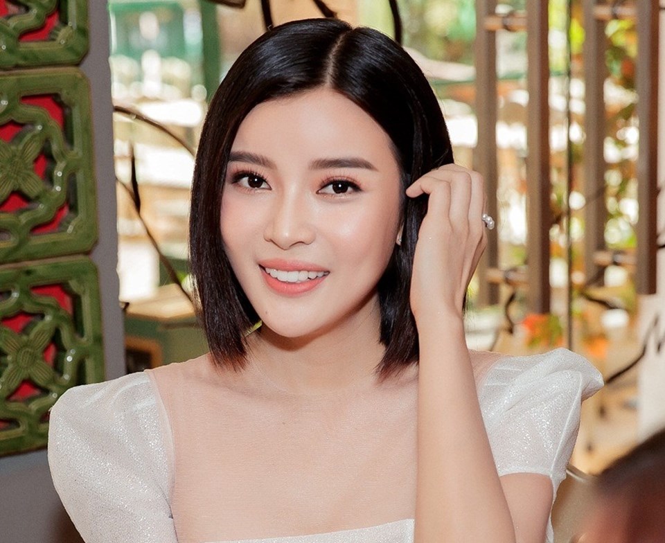 Cao Thái Hà giữ bí mật về bộ phim "Hậu duệ mặt trời" cô đang tham gia. Cao Thái Hà giữ bí mật về bộ phim "Hậu duệ mặt trời" cô đang tham gia.