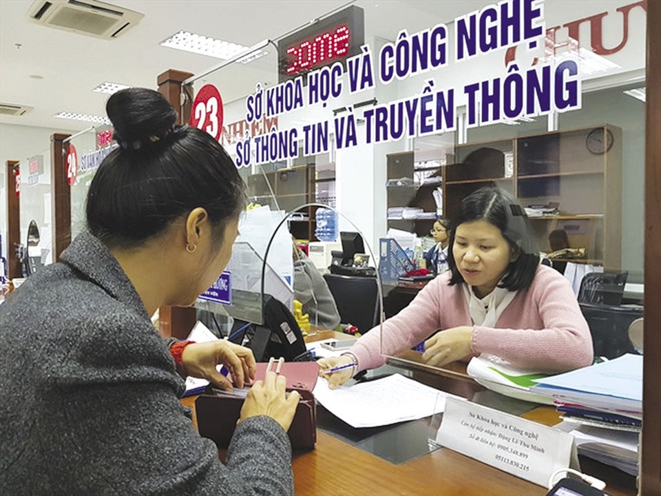 Nhân tài Đà Nẵng liên tục xin nghỉ việc tại các sở ngành để tìm cơ hội theo sở thích cá nhân khiến đề án nhân tài của thành phố
bộc lộ nhiều bất cập. Nhân tài Đà Nẵng liên tục xin nghỉ việc tại các sở ngành để tìm cơ hội theo sở thích cá nhân khiến đề án nhân tài của thành phố
bộc lộ nhiều bất cập.