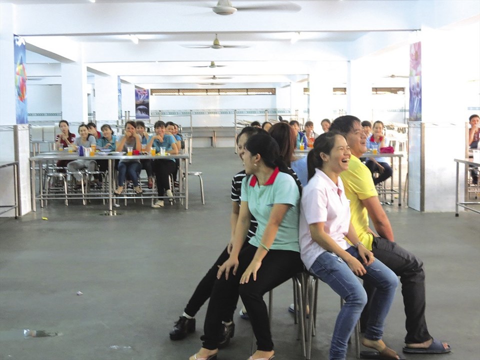 CĐ đồng hành với CN từ thực đến ảo. Trong ảnh, một buổi sinh hoạt của anh chị em CN nhân dịp sinh nhật các thành viên trong tháng do CĐ tổ chức- Ảnh: L.T CĐ đồng hành với CN từ thực đến ảo. Trong ảnh, một buổi sinh hoạt của anh chị em CN nhân dịp sinh nhật các thành viên trong tháng do CĐ tổ chức- Ảnh: L.T