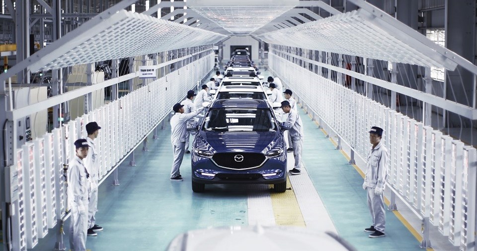 Kiểm tra xe ô tô trước khi xuất xưởng tại nhà máy Thaco Mazda Kiểm tra xe ô tô trước khi xuất xưởng tại nhà máy Thaco Mazda
