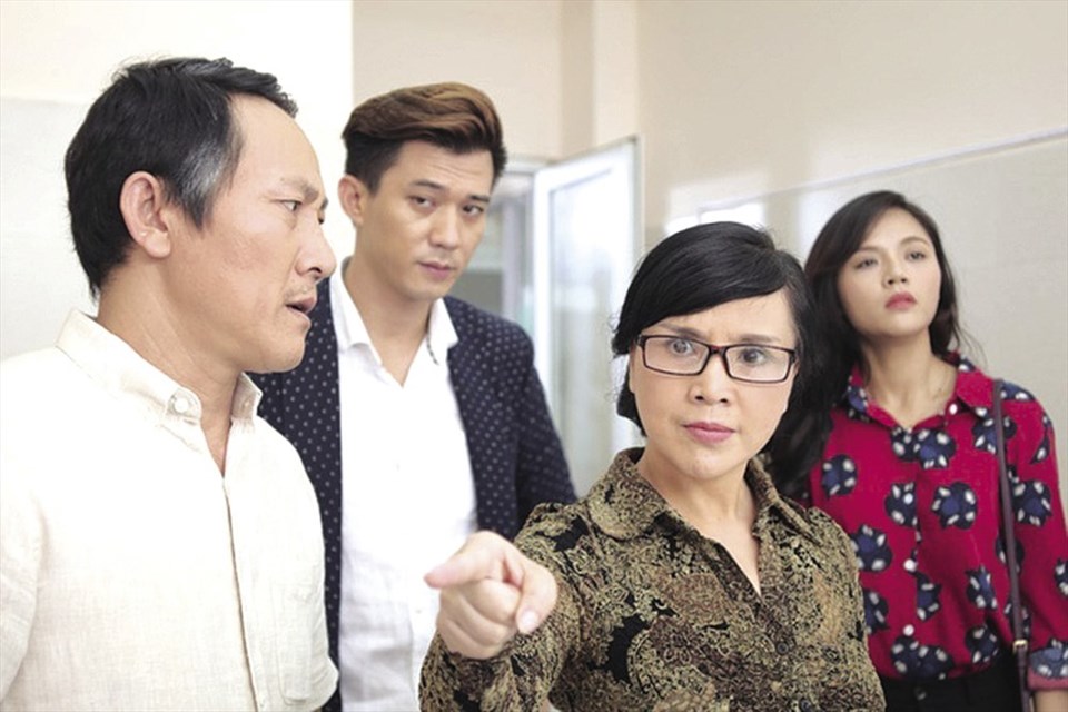 NSND Lan Hương (Em bé Hà Nội) trong "Ngược chiều nước mắt". NSND Lan Hương (Em bé Hà Nội) trong "Ngược chiều nước mắt".