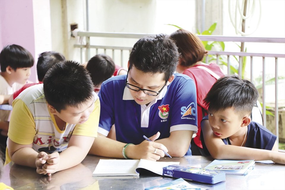 Lớp học được chia thành các nhóm theo lớp để các em học sinh dễ dàng tiếp thu kiến thức. Ảnh: MP Lớp học được chia thành các nhóm theo lớp để các em học sinh dễ dàng tiếp thu kiến thức. Ảnh: MP