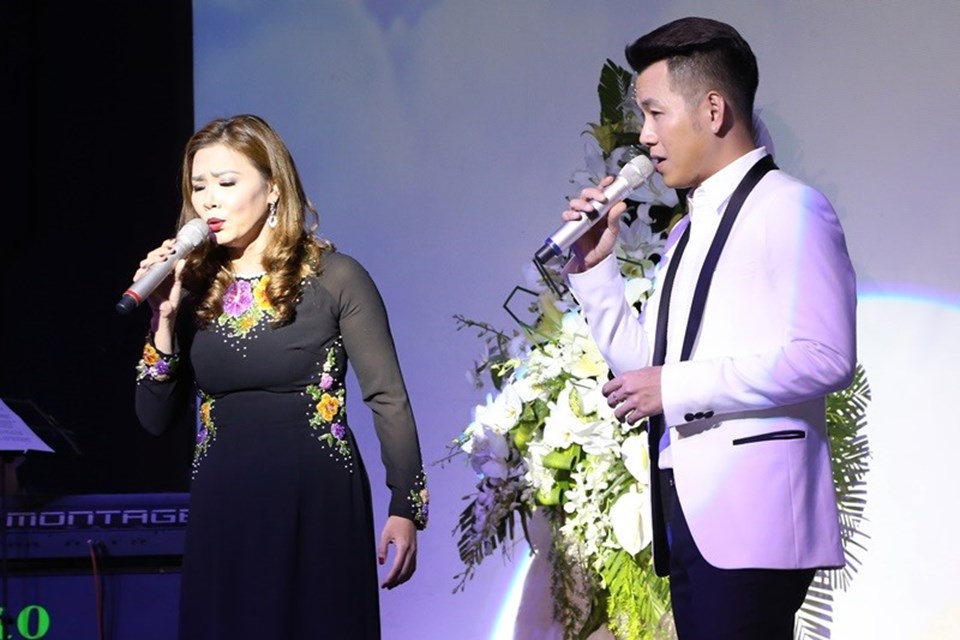 Kiều Lệ song ca cùng Hồ Trung Dũng Kiều Lệ song ca cùng Hồ Trung Dũng