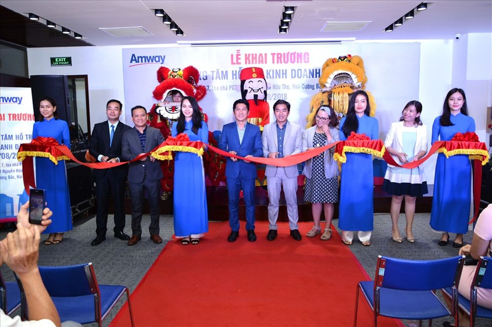 Trung tâm hỗ trợ kinh doanh mới của Amway Việt Nam tọa lạc tại 220 Nguyễn Hữu Thọ, Hòa Cường Bắc, Tp. Đà Nẵng. Trung tâm hỗ trợ kinh doanh mới của Amway Việt Nam tọa lạc tại 220 Nguyễn Hữu Thọ, Hòa Cường Bắc, Tp. Đà Nẵng.