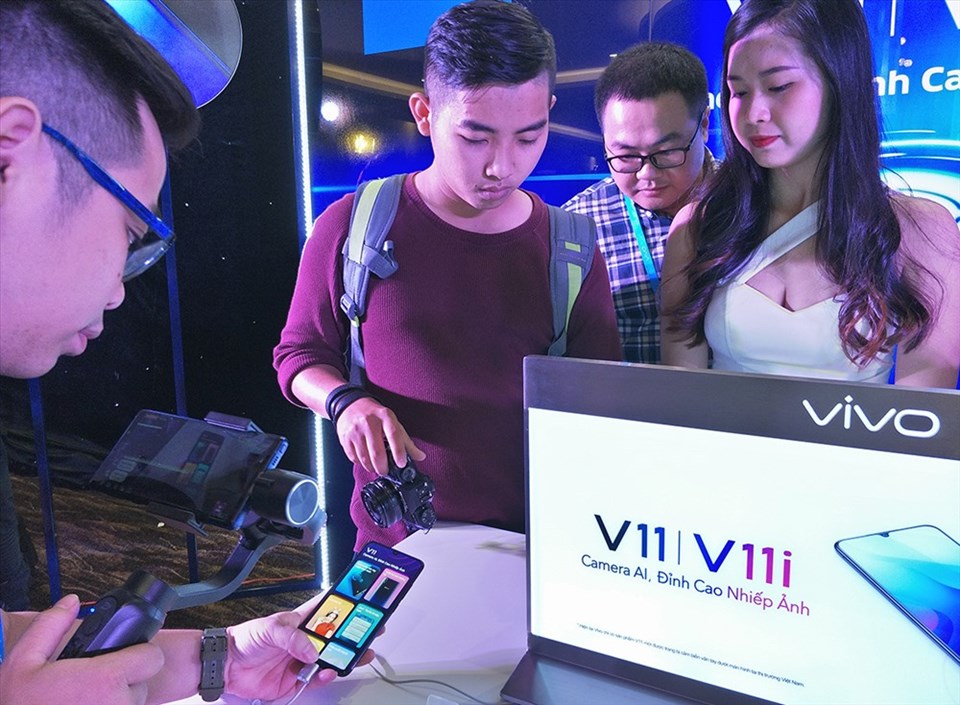 Trải nghiệm bộ đôi Vivo V11/V11i trong sự kiện ra mắt tại Việt Nam. Trải nghiệm bộ đôi Vivo V11/V11i trong sự kiện ra mắt tại Việt Nam.